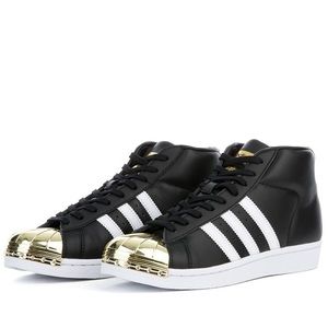 Adidas Woman’s 6.5 Pro Model Sneakers Black Gold Toe Rare BB2130 Jeremy Scott